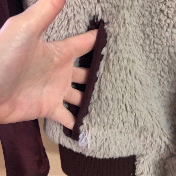 Levi’s faux sherpa zip front bomber jacket womens size XS - Picture 9 of 9